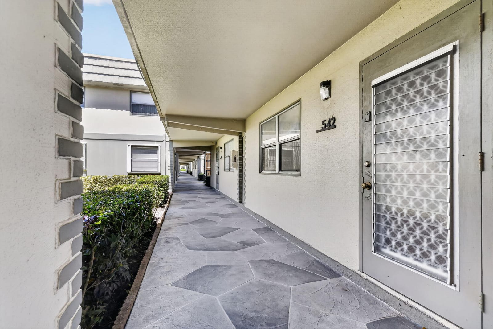 542 Monaco Way — photo 2