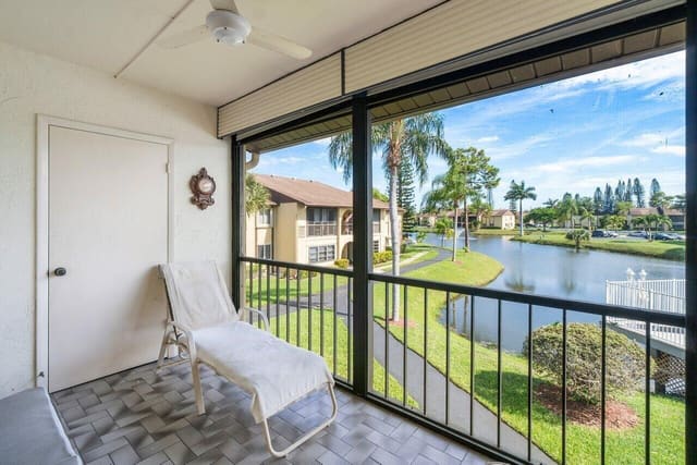 342 Pine Ridge B2 Circle B-2, Greenacres, FL 33463