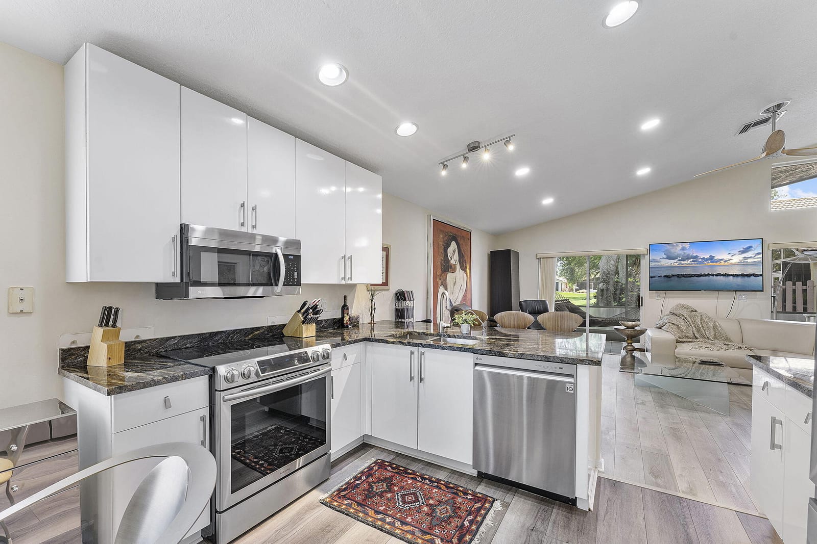 12092 APRILIA Drive — photo 5
