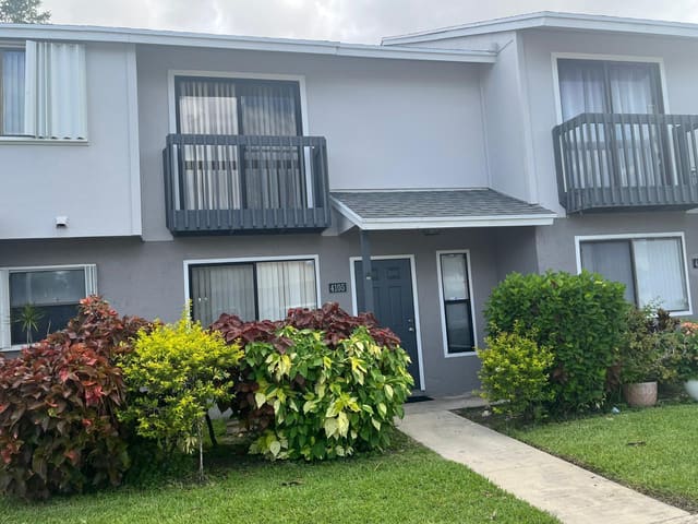4105 INLET Circle, Greenacres, FL 33463