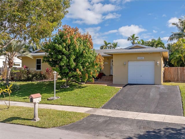 20565 SW 80th Place, Cutler Bay, FL 33189