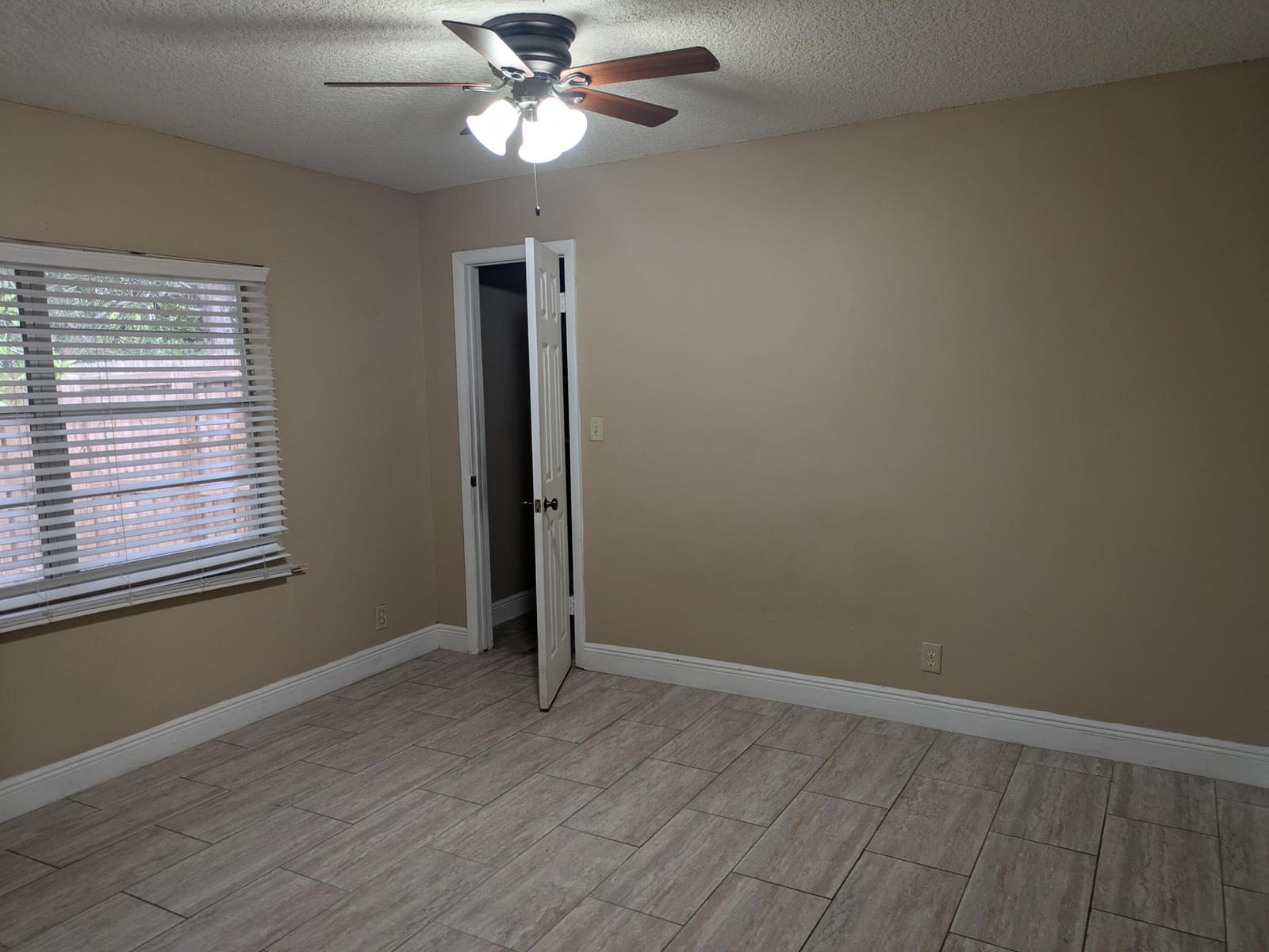 3 bedroom home for sale at 3502 Riverside, Coral Springs, FL 33065 — $2,600
