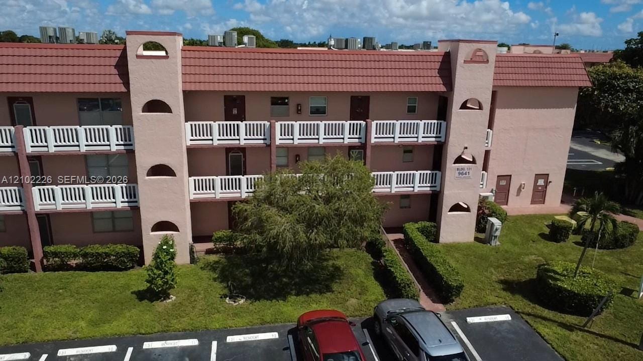 9641 Sunrise Lakes Boulevard 203, Sunrise, FL 33322 photo 2