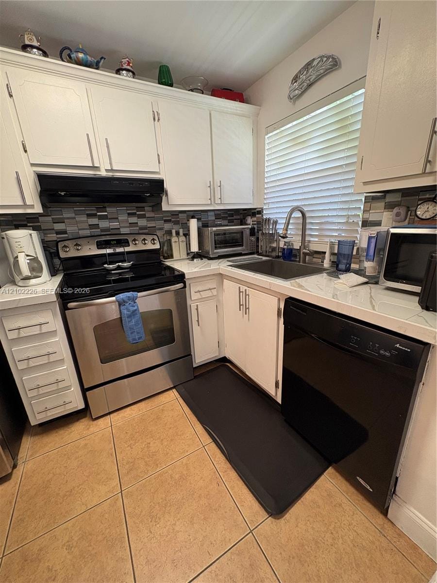 9641 Sunrise Lakes Boulevard 203, Sunrise, FL 33322 photo 13