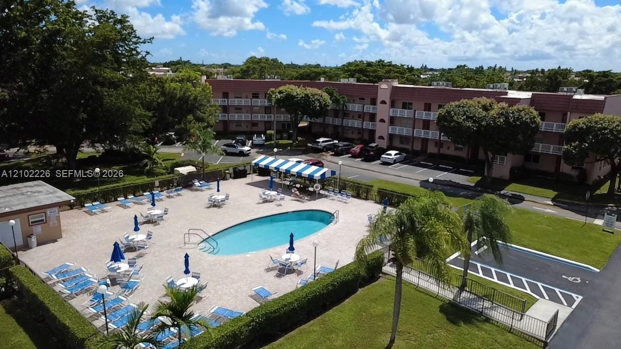 9641 Sunrise Lakes Boulevard 203, Sunrise, FL 33322 photo 9