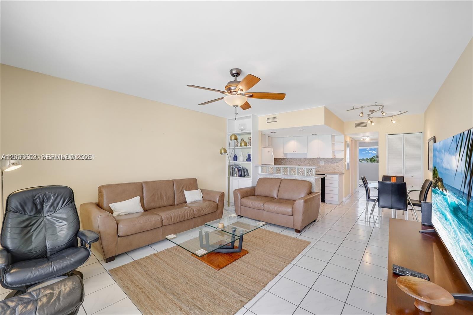 300 Oregon Street 407, Hollywood, FL 33019 photo 3