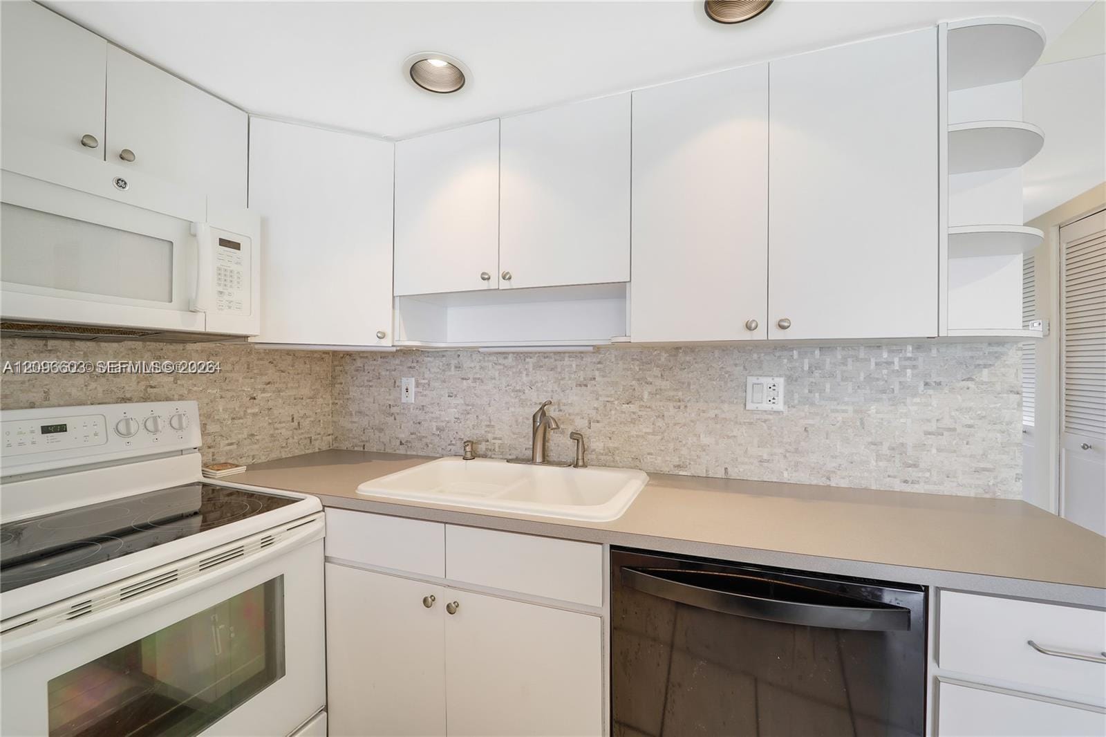 300 Oregon Street 407, Hollywood, FL 33019 photo 10
