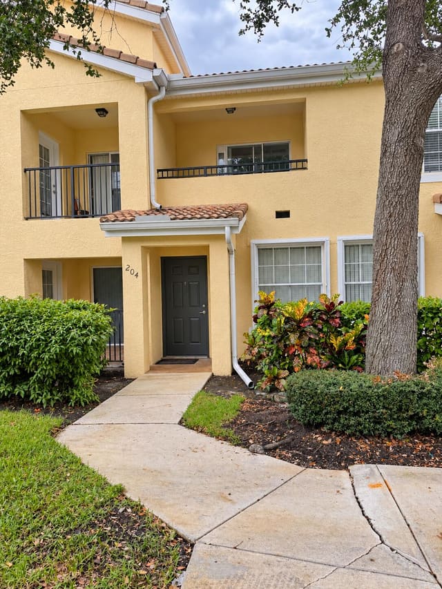 110 SW PEACOCK Boulevard 6-204, Port St. Lucie, FL 34986