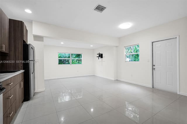 18 NW 45th Street A, Miami, FL 33127