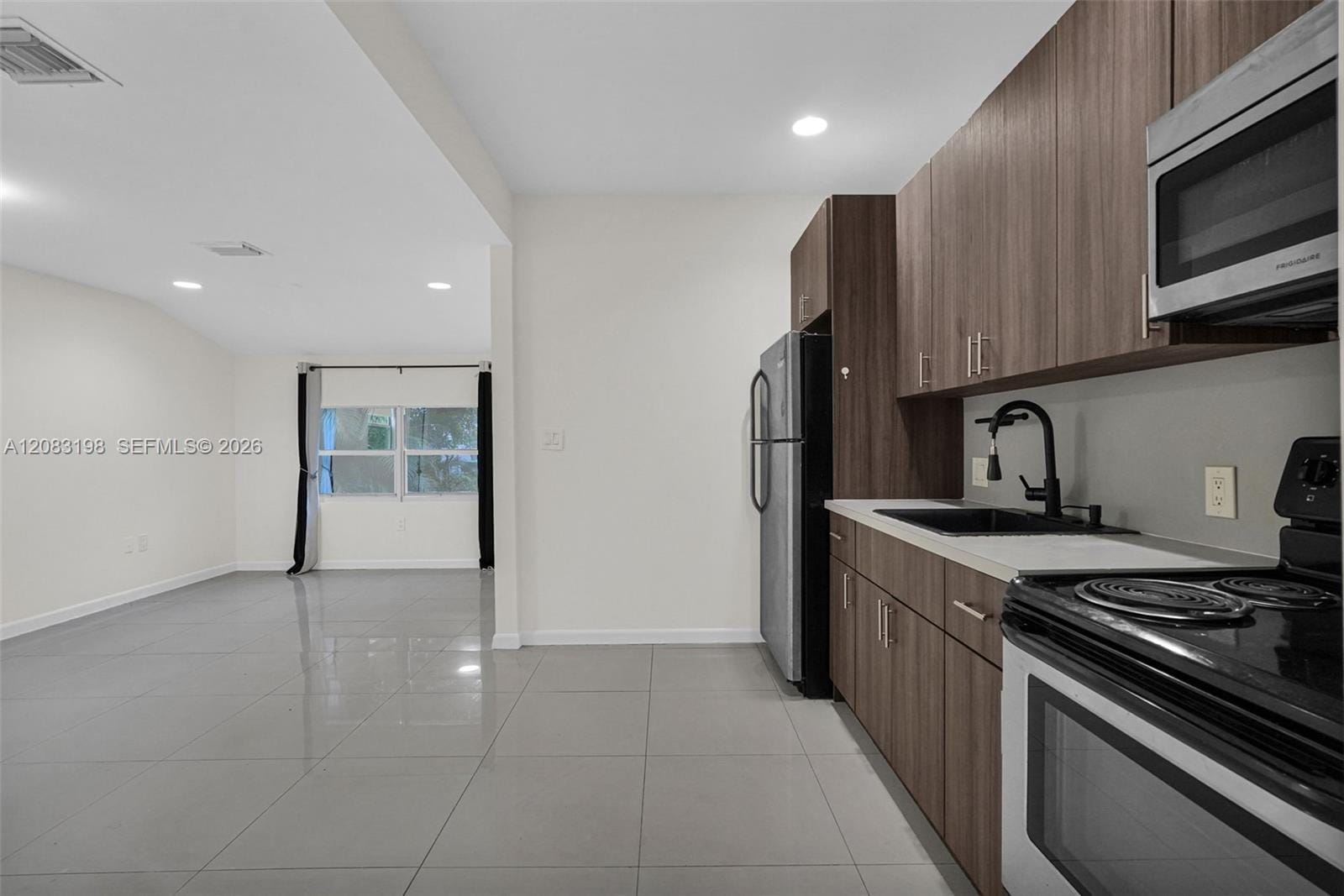 18 NW 45th Street B — photo 3