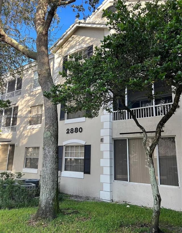 2880 N Oakland Forest Drive 209, Oakland Park, FL 33309