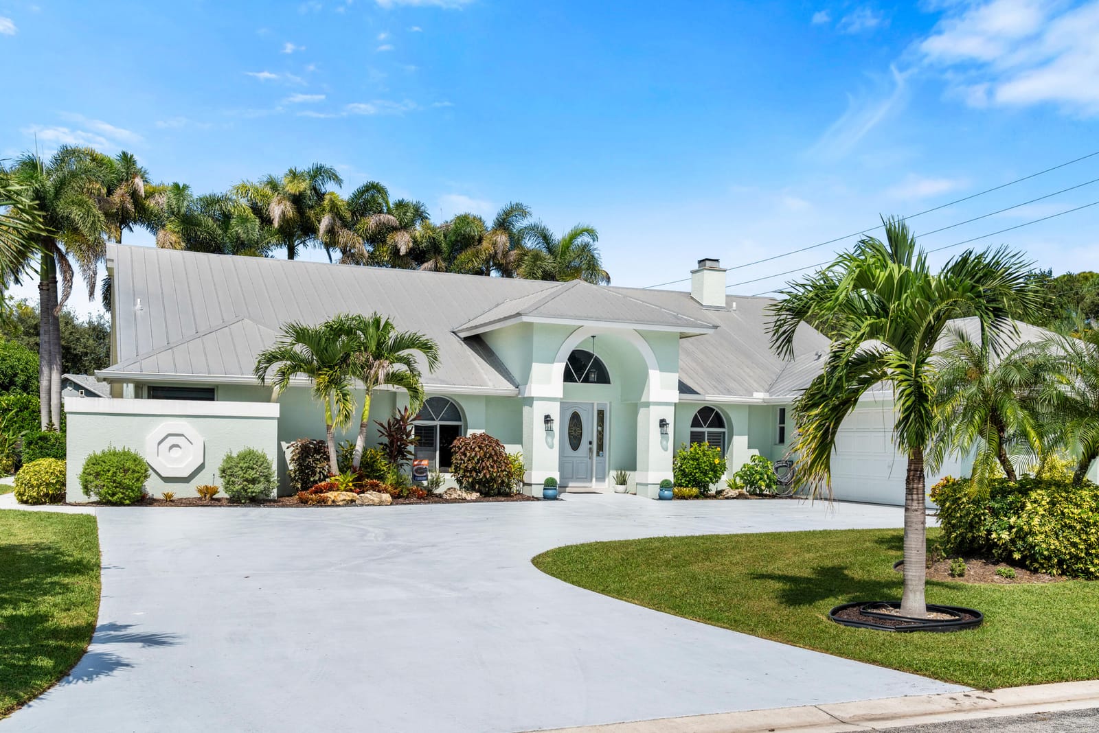 4 bedroom home for sale at 1801 HUNTERS CLUB, Palm City, FL 34990 — $729,900