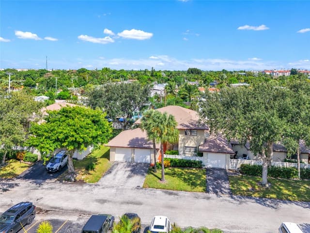 1769 NE 40th Place 505, Pompano Beach, FL 33064