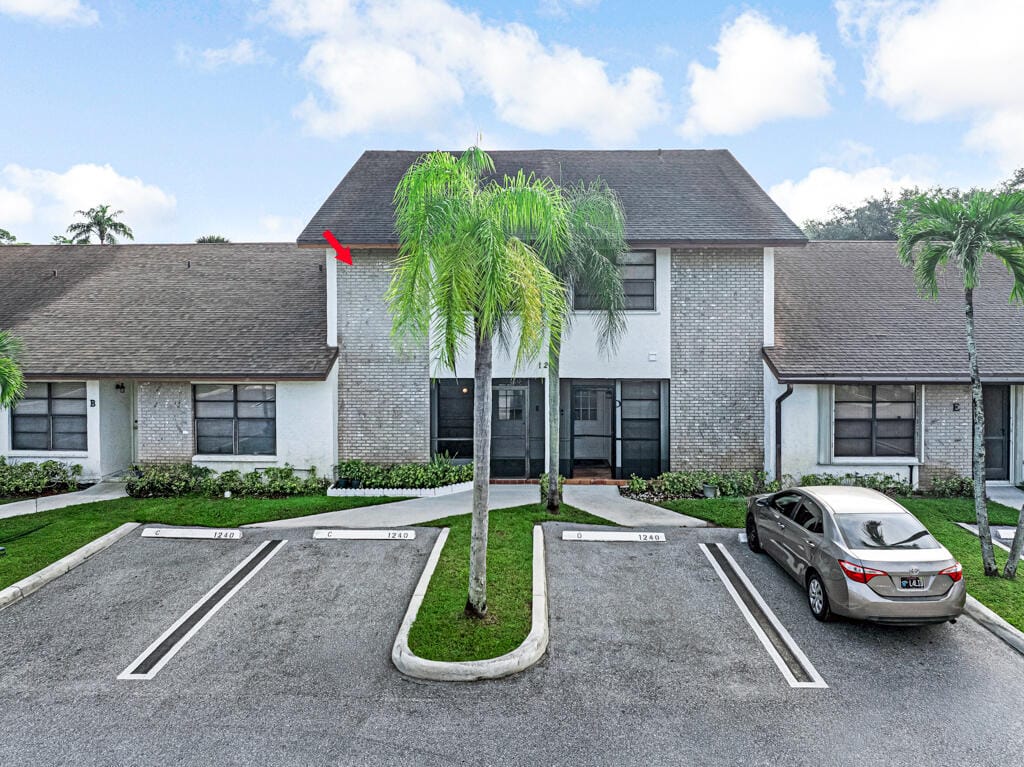 1240 PARKSIDE GREEN Drive C — photo 1