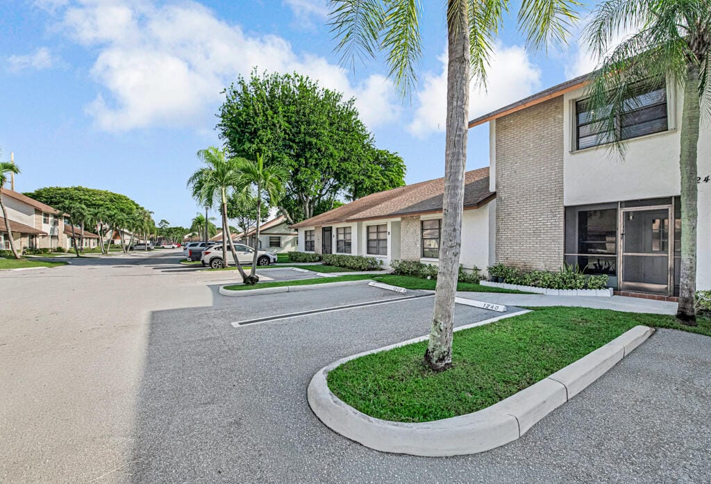 1240 PARKSIDE GREEN Drive C — photo 3