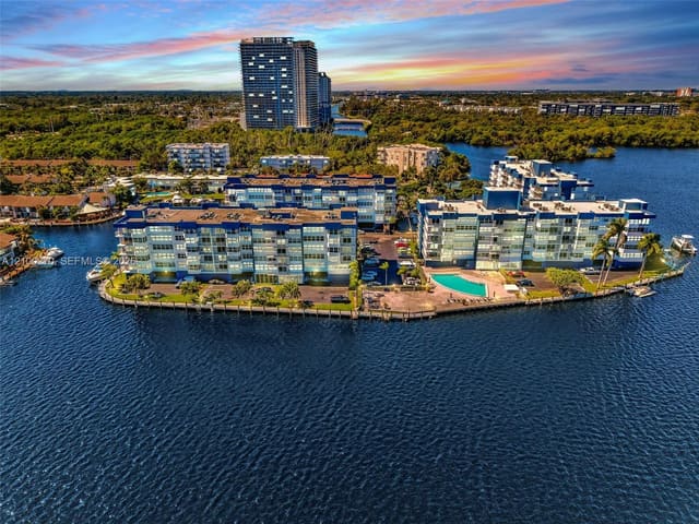 16570 NE 26th Avenue 2C, North Miami Beach, FL 33160