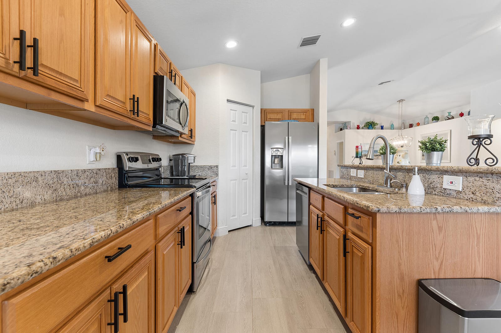 12142 Roma Road — photo 3