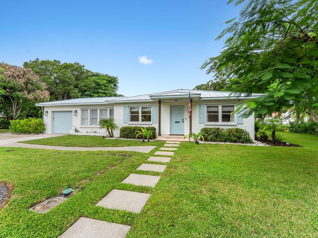 2041 Buena Vista Boulevard — photo 1