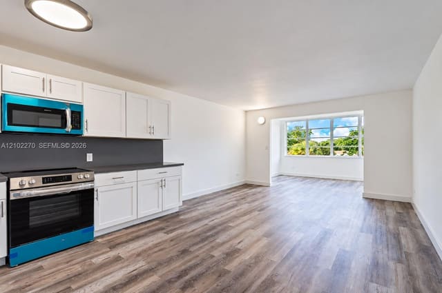 445 NE 195 Th Street 330, Miami, FL 33179