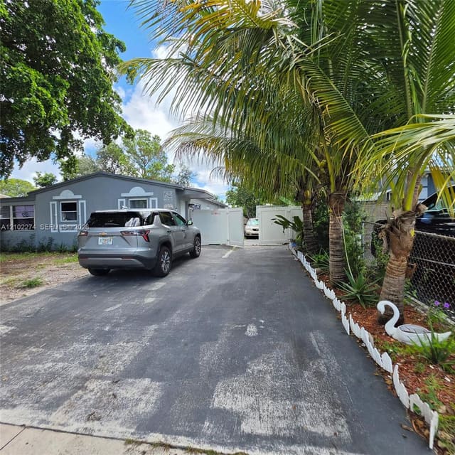 1611 N 69th Way, Hollywood, FL 33024