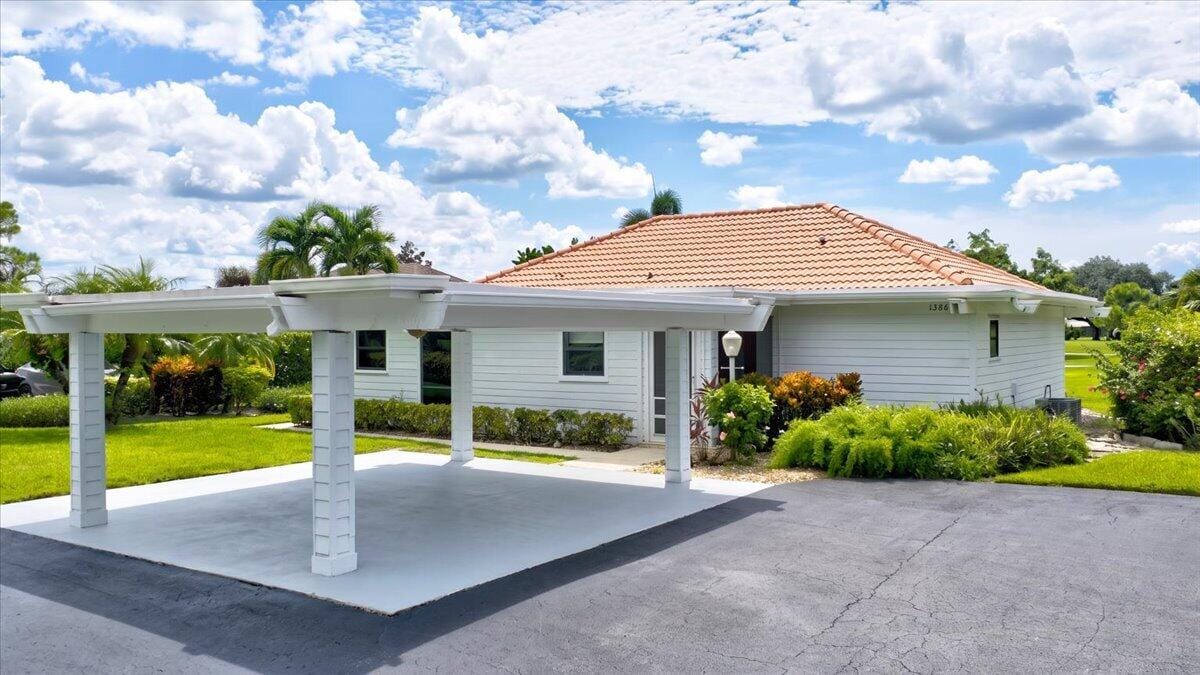 2 bedroom home for sale at 13867 Eastpointe, Palm Beach Gardens, FL 33418 — $3,500