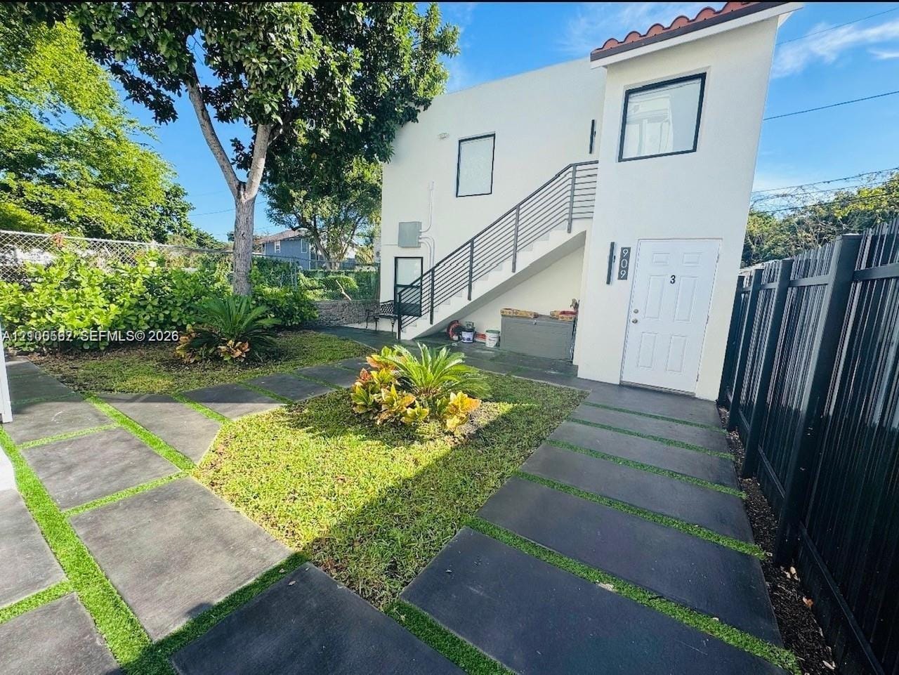 905 SW 13th Court, Miami, FL 33135 photo 3