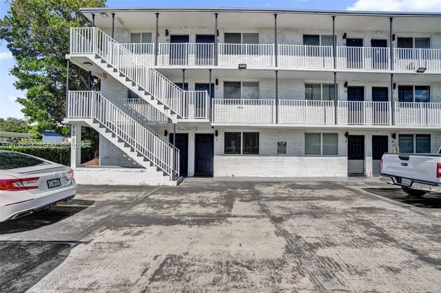 14190 W Dixie Highway 2, North Miami, FL 33161