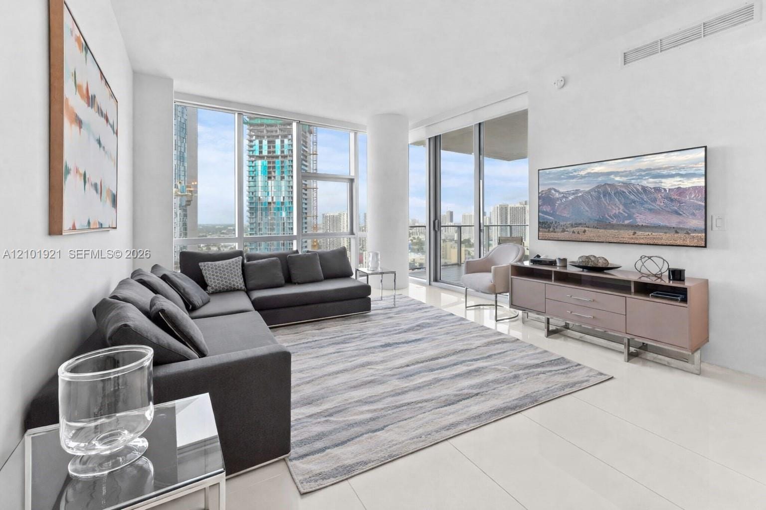 851 NE 1st Avenue 2601, Miami, FL 33132 photo 2