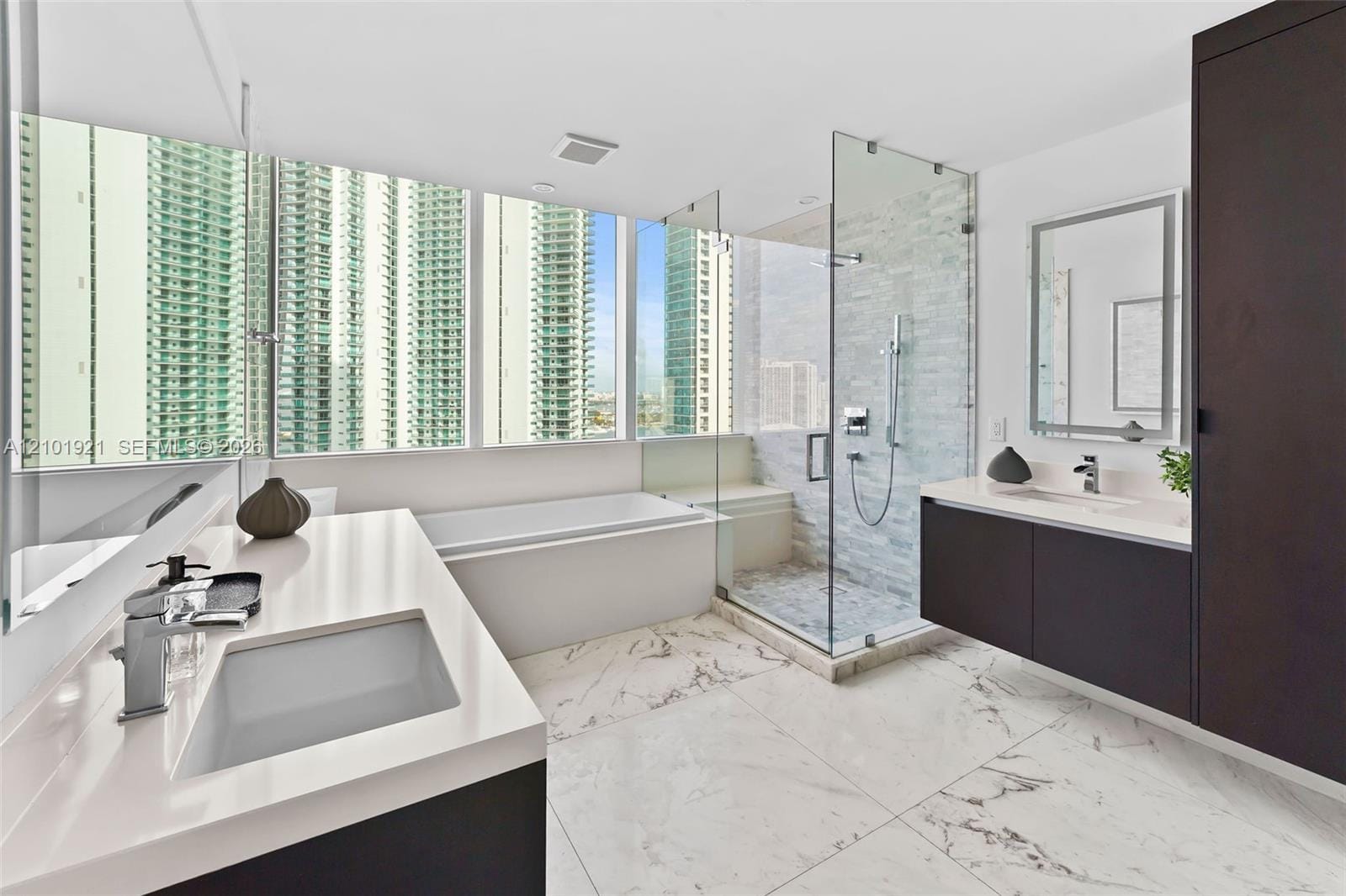 851 NE 1st Avenue 2601, Miami, FL 33132 photo 21