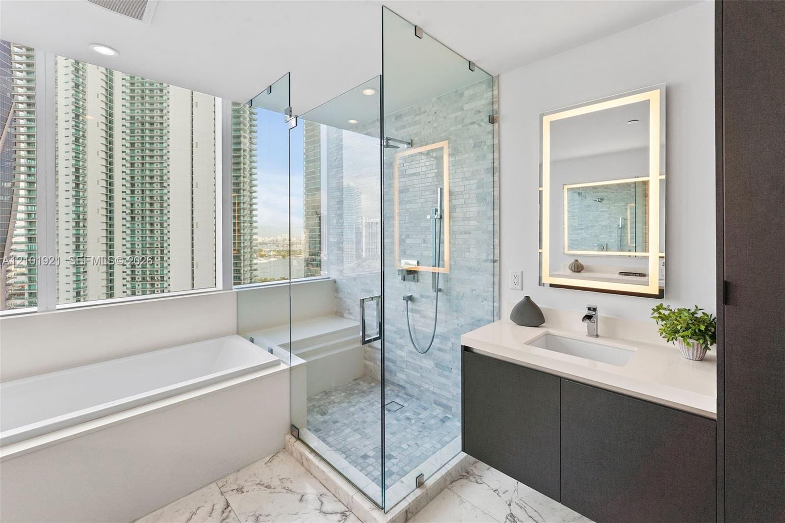 851 NE 1st Avenue 2601, Miami, FL 33132 photo 26