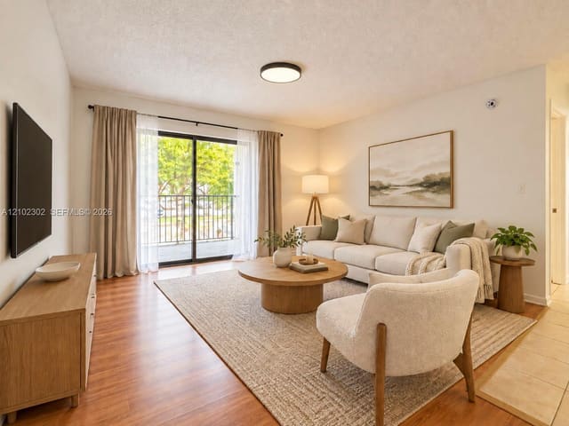 560 S Park 7-23, Hollywood, FL 33021