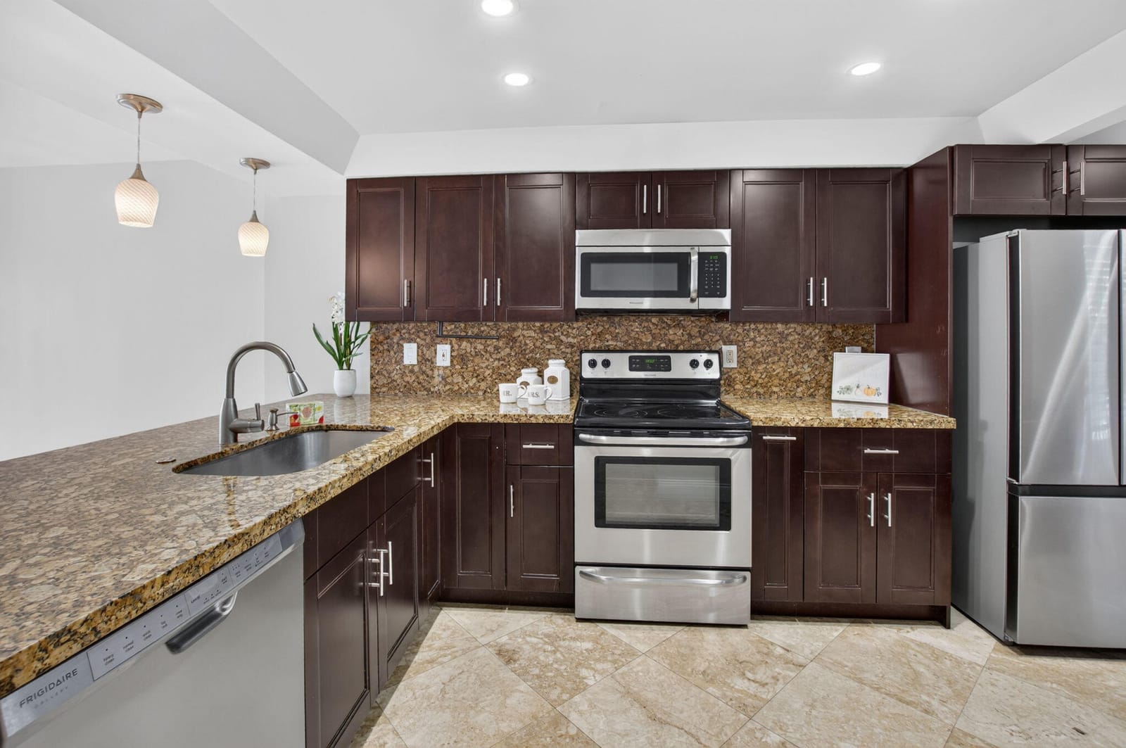 20 ROYAL PALM Way 3010 — photo 11