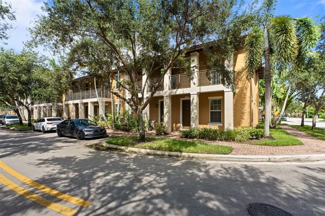 1129 SW 147th Terrace, Pembroke Pines, FL 33027
