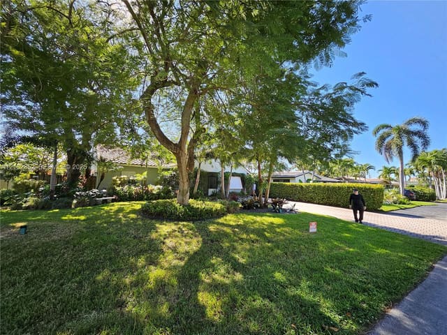 2016 NE 26th Drive, Wilton Manors, FL 33306
