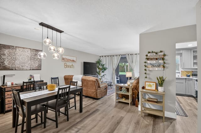 500 DAVIS Road 25, Palm Springs, FL 33461