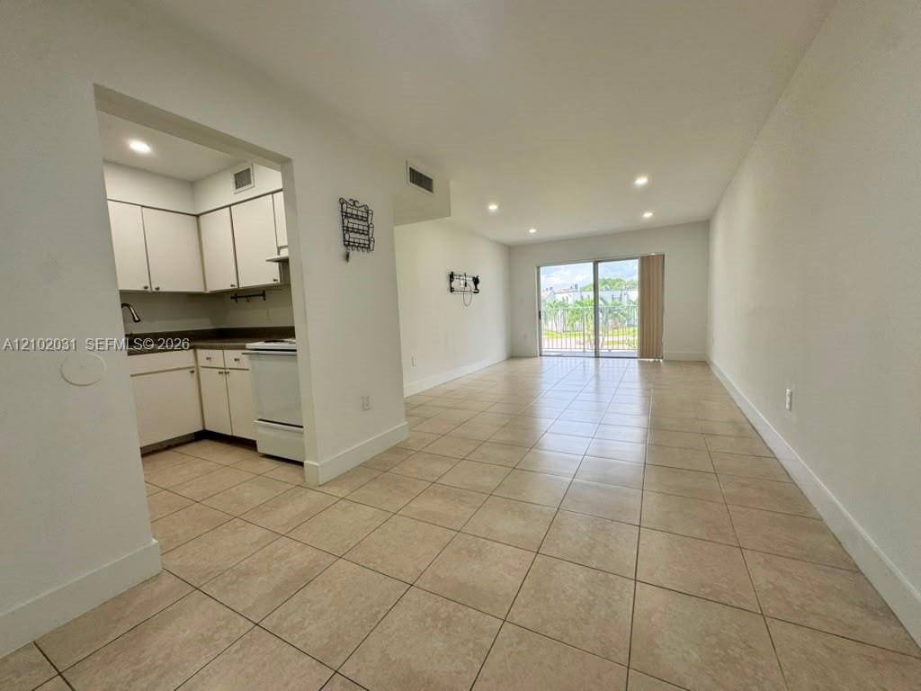 1 bedroom home for sale at 4900 79th, Doral, FL 33166 — $1,800