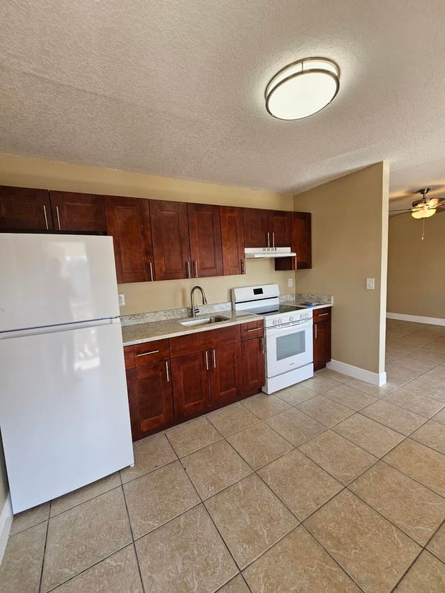 1200 W BLUE HERON Boulevard 8, Riviera Beach, FL 33404