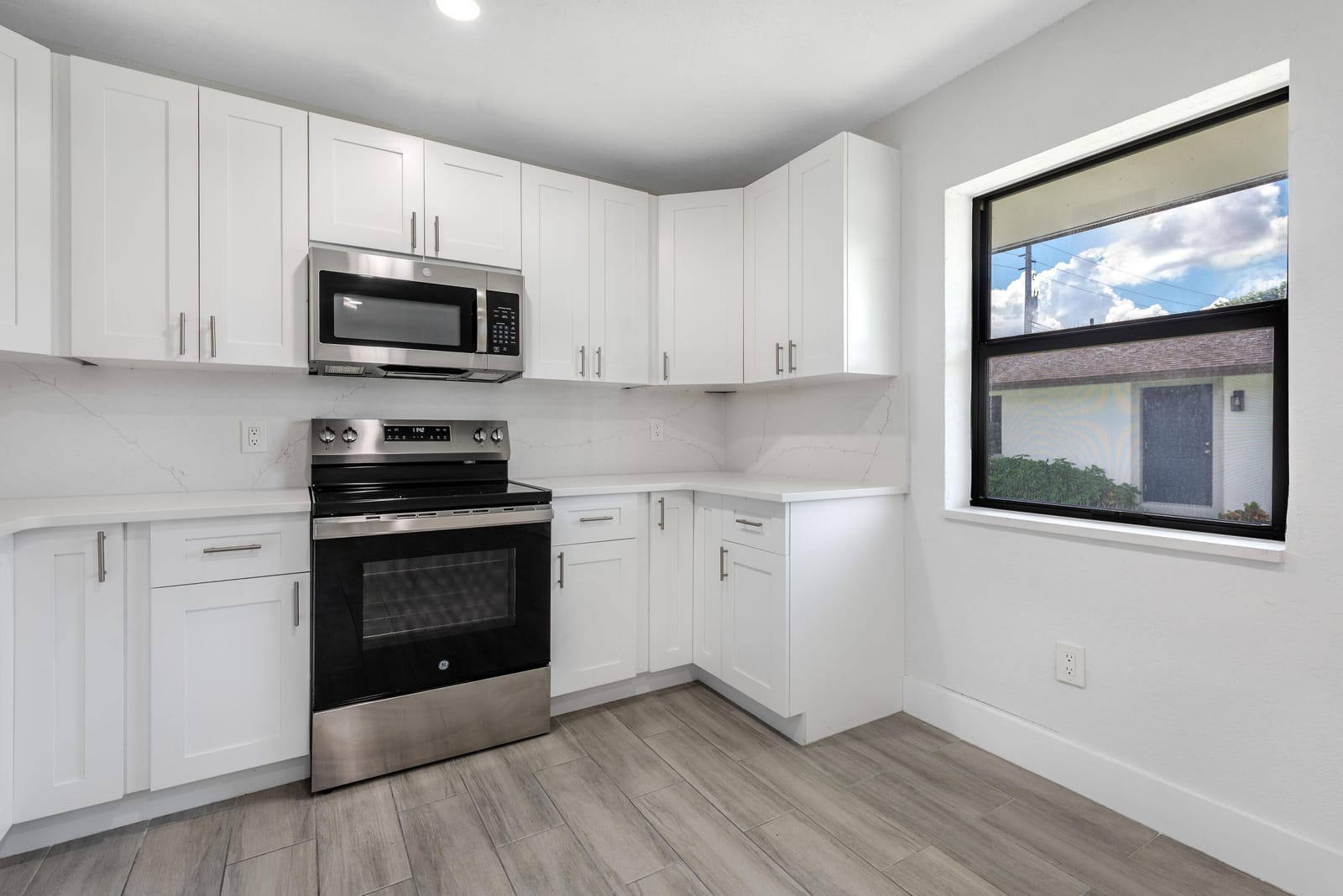 224 JACKSON Avenue — photo 7