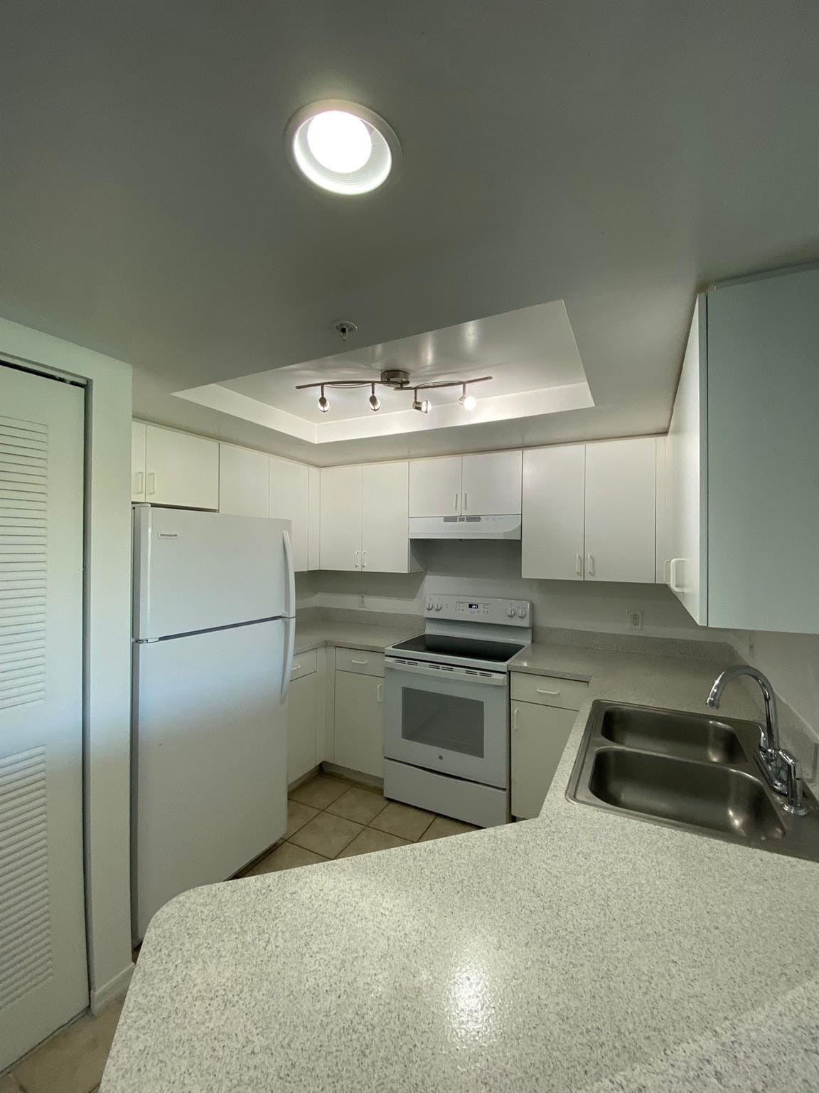 4191 N HAVERHILL Road 421 — photo 10