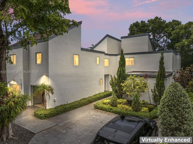20205 W Oak Haven Circle, Miami, FL 33179