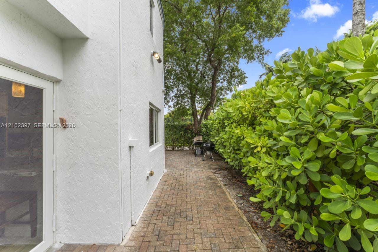 20205 W Oak Haven Circle, Miami, FL 33179 photo 26