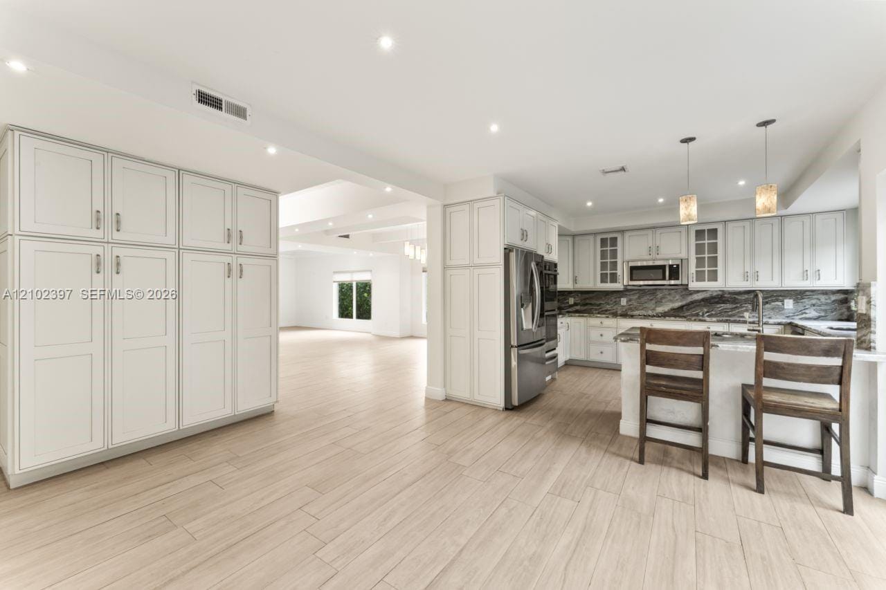 20205 W Oak Haven Circle, Miami, FL 33179 photo 4