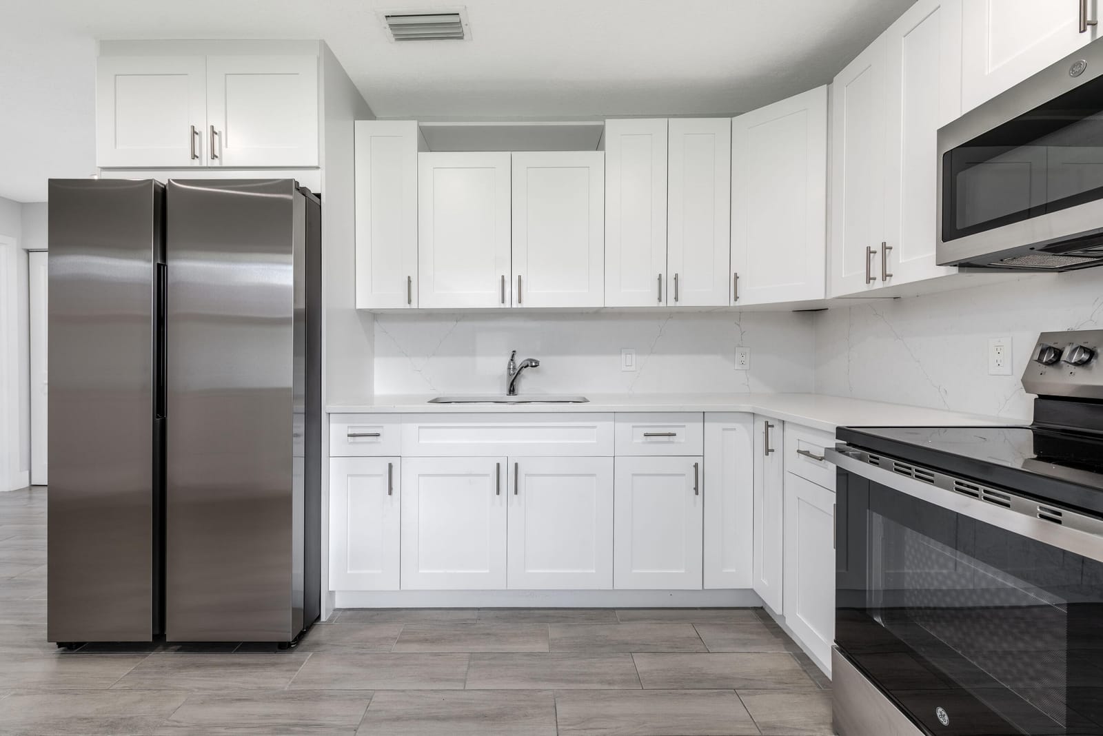 220 JACKSON Avenue — photo 6