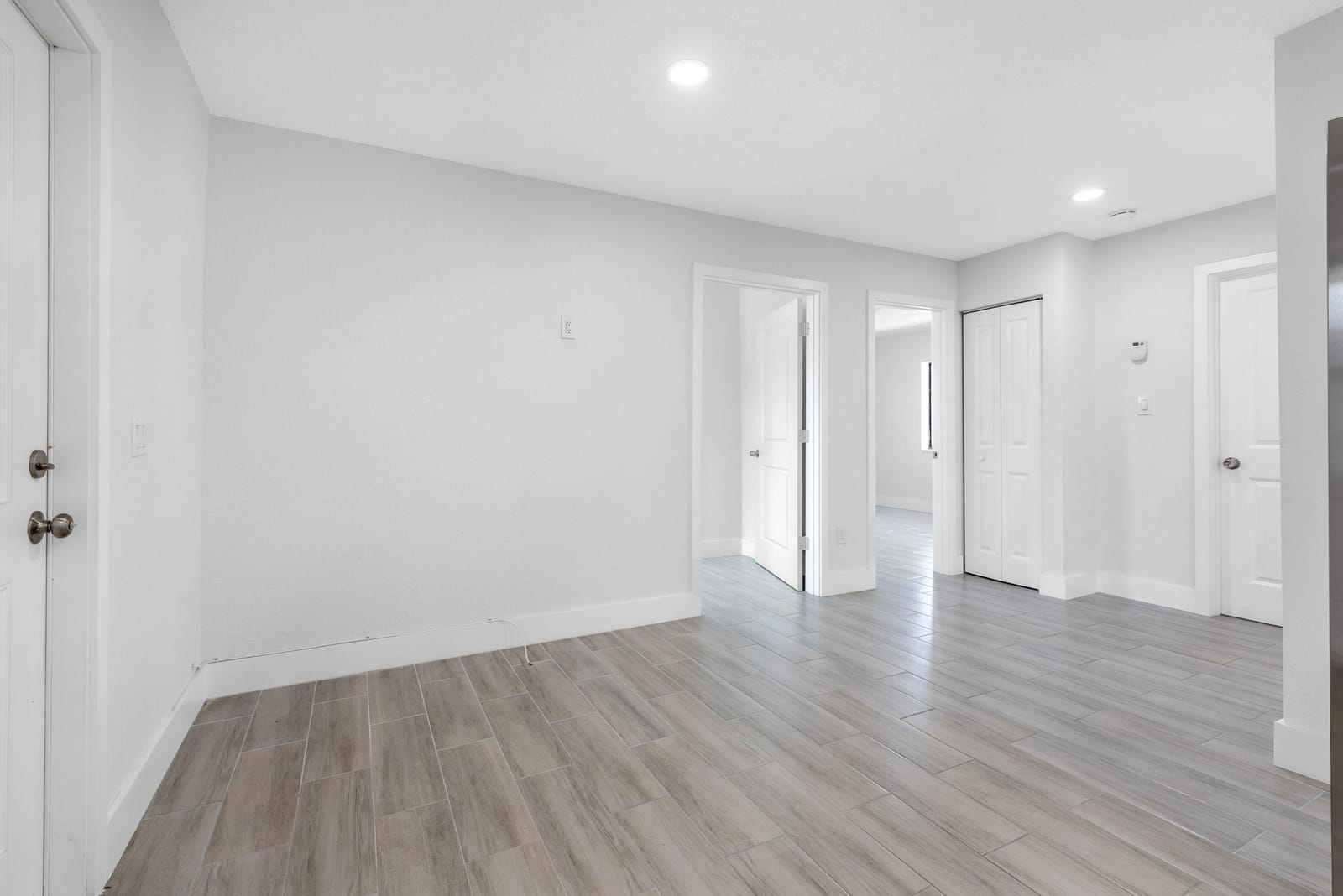 220 JACKSON Avenue — photo 7