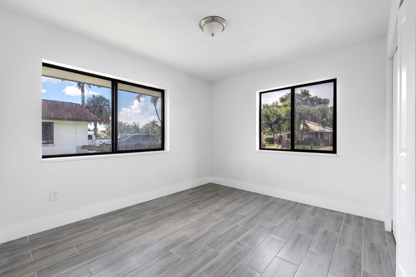 220 JACKSON Avenue — photo 8