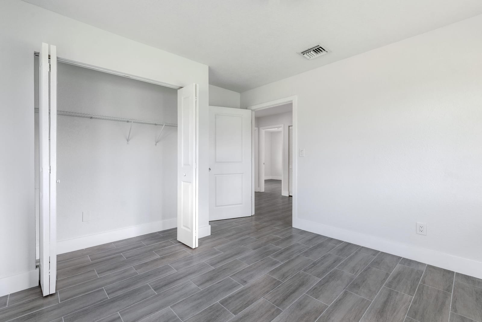 220 JACKSON Avenue — photo 9