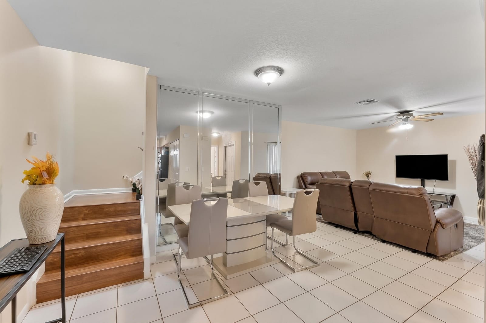 2324 LENA Lane — photo 4