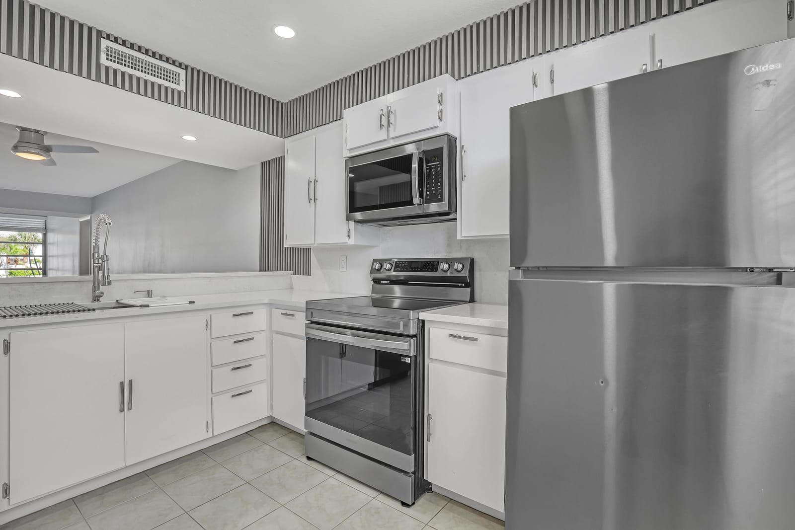 3650 Whitehall Drive 201, West Palm Beach, FL 33401 photo 16