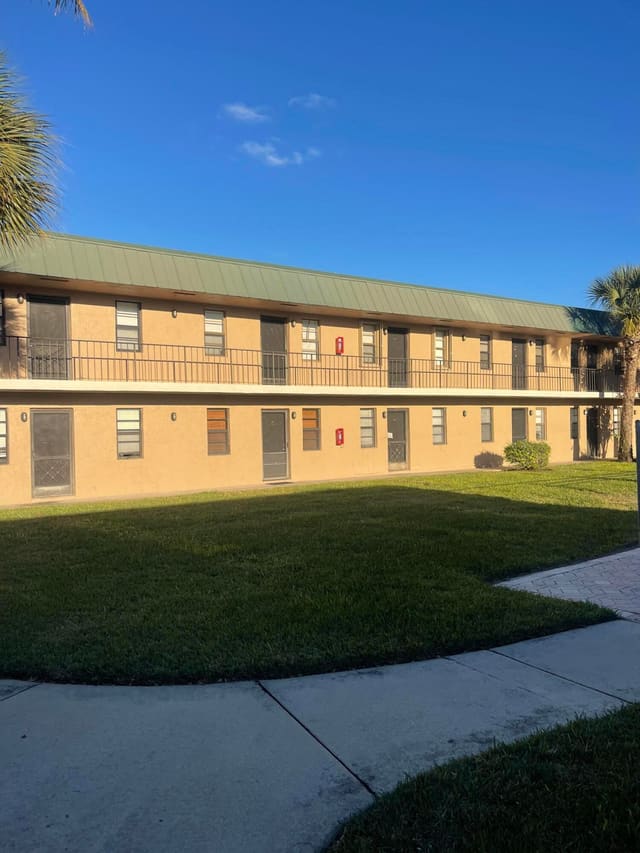 1021 SE MONTEREY Road 1-31, Stuart, FL 34994