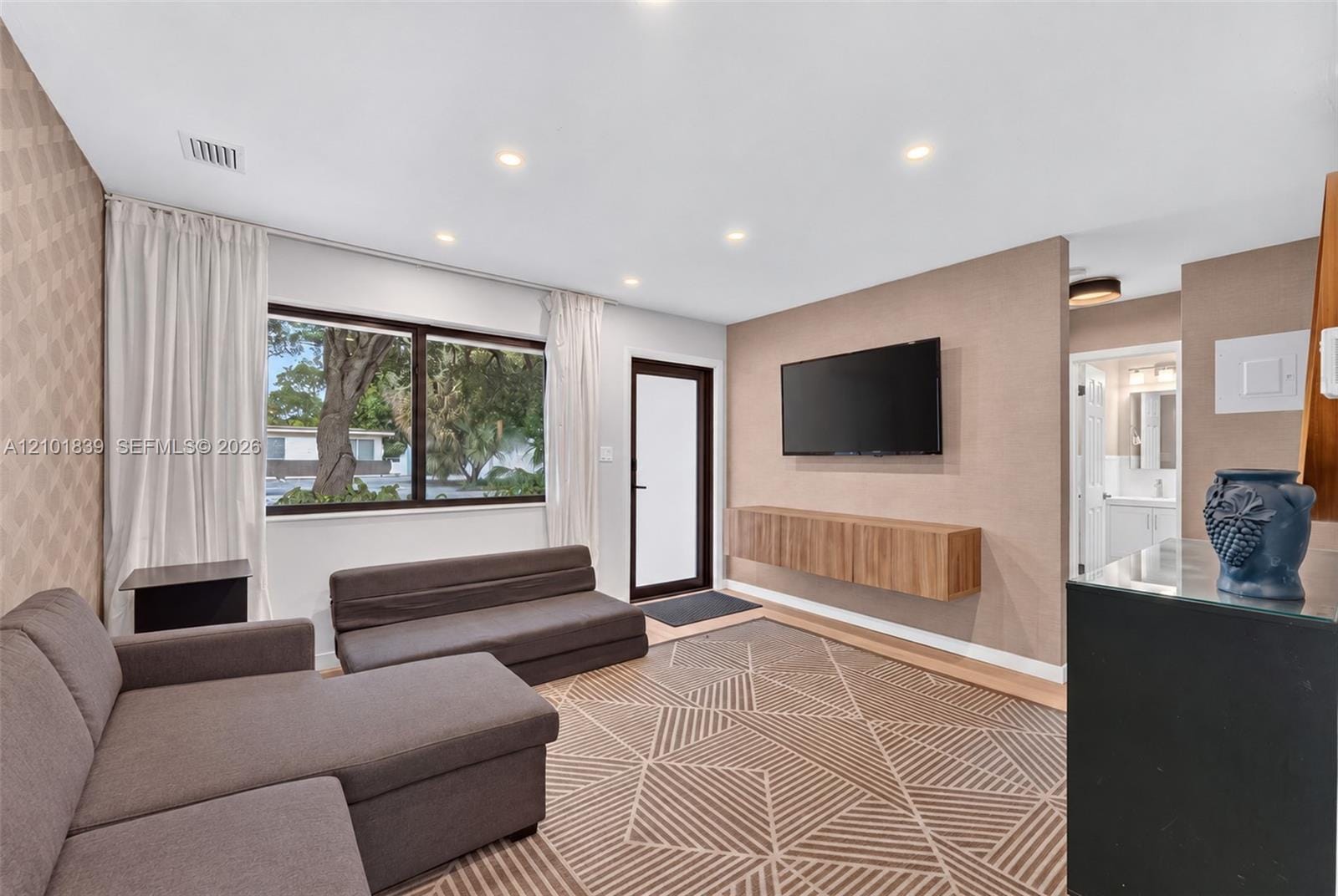 433 NW 15th Way, Fort Lauderdale, FL 33311 photo 10